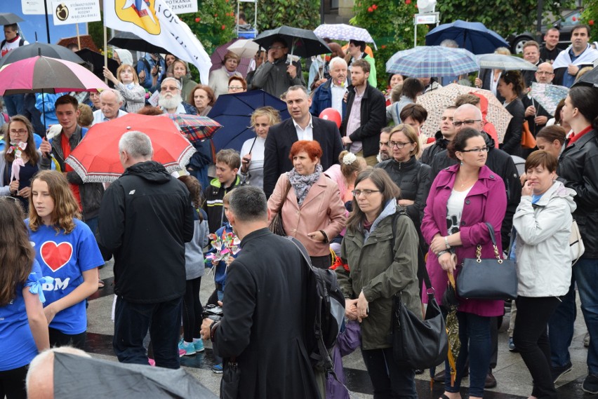 Marsz dla Życia i Rodziny przeszedł ulicami Bielska-Białej ZDJĘCIA