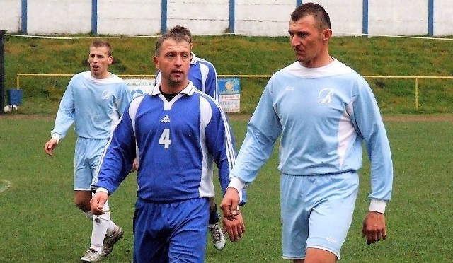 Jarosław Chowaniec (z lewej) jako piłkarz wychował się w oświęcimskiej Unii, której swego czasu był także grającym trenerem, kiedy walczyła w klasie okręgowej.