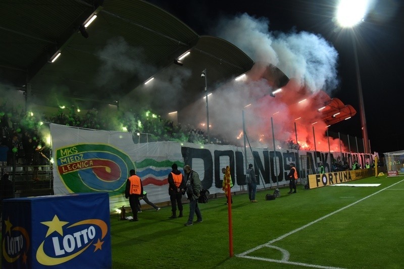 MIEDŹ LEGNICA - ŚLĄSK WROCŁAW. Oprawa kibiców na derach przyjaźni [ZDJĘCIA]