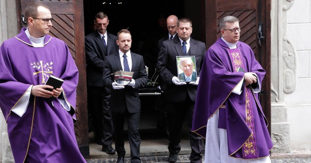 Uroczystości pogrzebowe dra Jerzego Krzysia. Msza żałobna odprawiona została w Bazylice Kolegiackiej św. Mikołaja Biskupa w Grudziądzu
