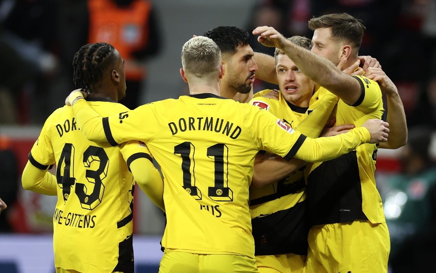 Borussia Dortmund przetrwała nawałnicę strzałów w Leverkusen i zremisowała z Bayerem. Ekipa Xabiego może stracić fotel lidera