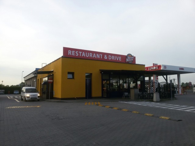 W miejscu zamkniętej od lutego restauracji McDonalds' przy czechowickiej stacji Lukoli pojawiła się nowa restauracja Road House. Nowa restauracja podobnie jak McDonalds' serwuje szybkie jedzenie typu fast food.