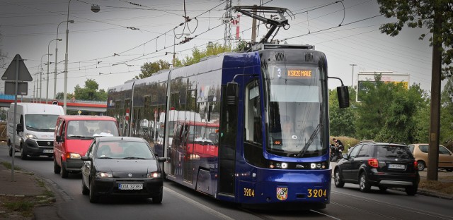 Prezydent Wrocławia Rafał Dutkiewicz zapowiedział w poniedziałek, że rozpoczynają się prace nad nową koncepcją komunikacyjną Wrocławia. Zmiany mają zachęcić mieszkańców oraz przyjezdnych do podróżowania komunikacją publiczną.    Na następnych stronach zobacz główne założenia, które mają usprawnić MPK we Wrocławiu. 