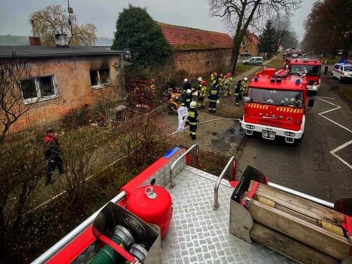 W Nowej Niedrzwicy wybuchł ulatniający się z butli gaz.