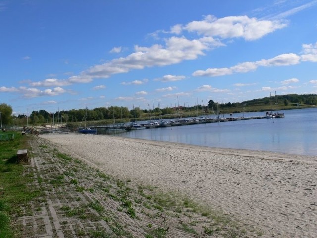 Teren wokół Jeziora Tarnobrzeskiego nadal kusi biegaczy, rowerzystów i spacerowiczów.