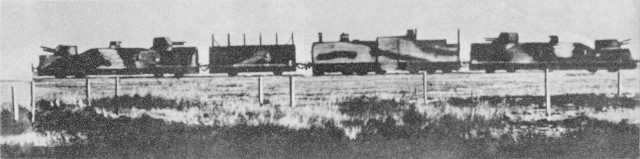 Pociąg pancerny Danuta z 1939. Kolejno od lewej: wagon artyleryjski, wagon szturmowy, parowóz pancerny, wagon artyleryjski