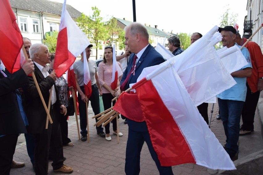 Dzień Flagi w Suwałkach. Renkiewicz i Kołakowski rozdali...