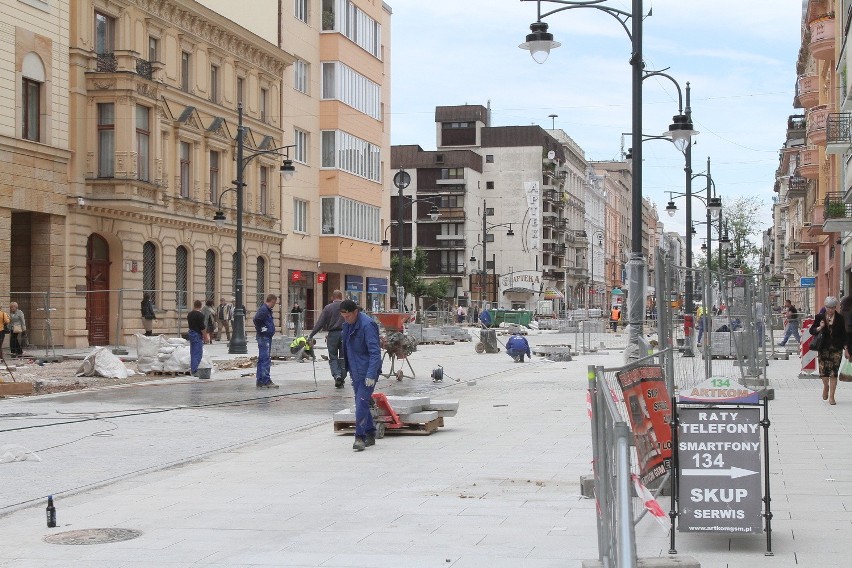 Remont Piotrkowskiej. Kończą odcinek Zamenhofa-Piłsudskiego [ZDJĘCIA]