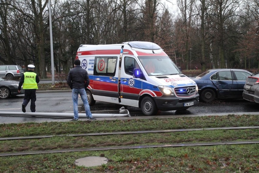 Wypadek na Kozanowie. Policja jest na miejscu