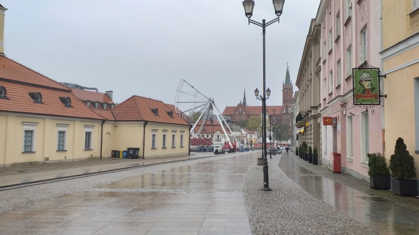 Wielki diabelski młyn na Rynku Kościuszki. W centrum miasta powstaje nowa atrakcja (zdjęcia)