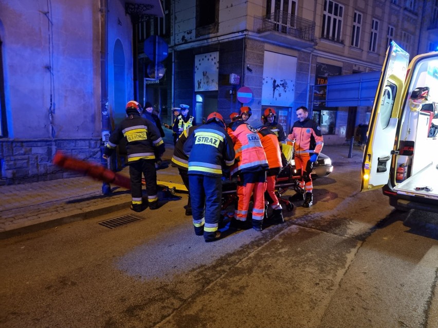 Wypadek w Przemyślu. 27-letnia kierująca volkswagenem potrąciła 50-letnią pieszą [ZDJĘCIA]
