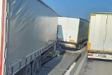 Karambol pięciu tirów na autostradzie A4 pod Wrocławiem. Kierowca jest reanimowany. Ogromne korki