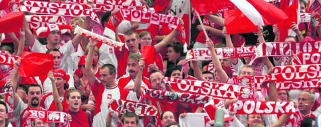 Ostatnio Polaków rozpierała duma, gdy było Euro 2012 - mówi prof. Świątkiewicz. Chętnie akcentowaliśmy naszą polskość na stadionach piłkarskich i poza nimi