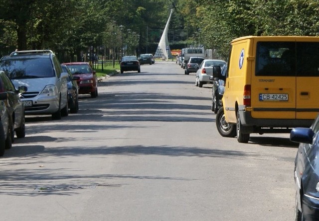 - Mówimy o inwestycjach drogowych, ale tak naprawdę ich nie ma - stwierdził Gerus przedstawiając stanowisko dotyczącego budżetu 2013. Na zdjęciu ul. Solnakowa w Inowrocławiu.