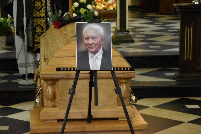 W poniedziałek 05.10.2020 r. pochowano śp. Adama Serafina, uczestnika Kampanii Wrześniowej. Był najstarszym mężczyzną w Pomorskiem