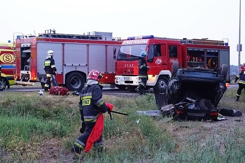 Dachowanie na Starożytnej - trzy osoby ciężko ranne