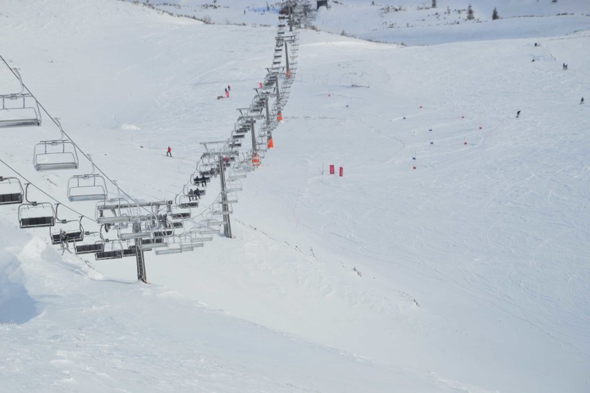 Tatry. Kasprowy Wierch oblężony przez narciarzy i turystów [ZDJĘCIA]