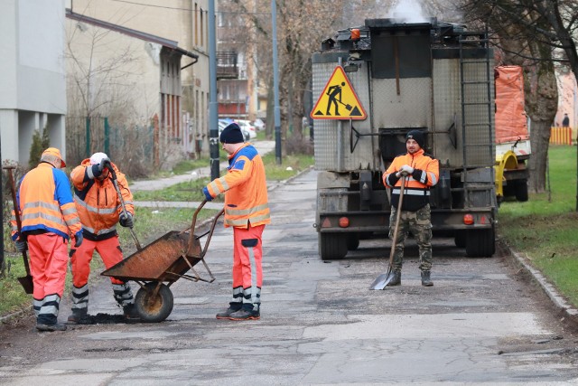 W środę ekipa drogowców pracowała na ul. Ozorkowskiej.