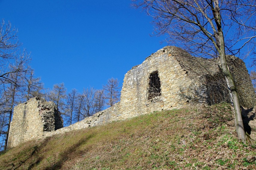 Ruiny zamku w Lanckoronie, wcześniej w złym stanie z powodu...