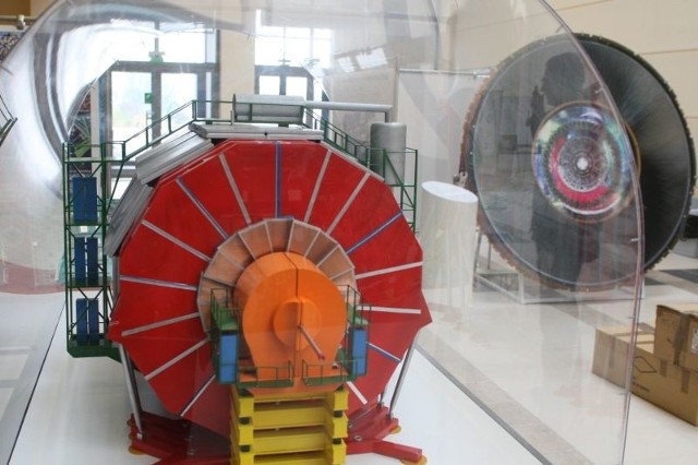 Wystawa "Wielki zderzacz hadronów" na UJK 