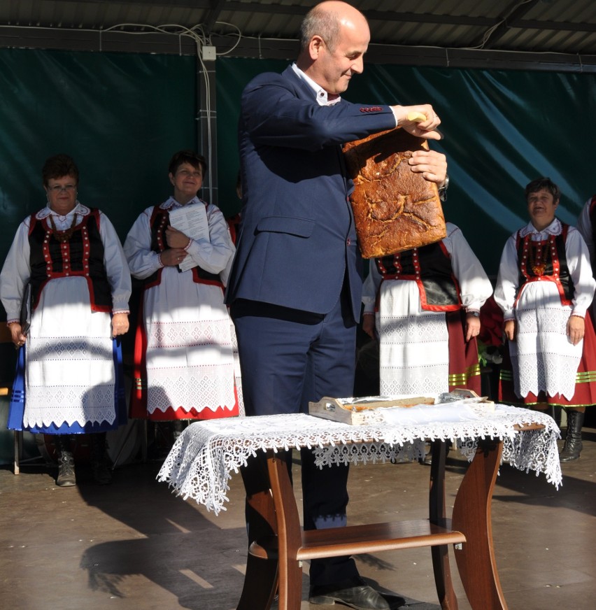 Uroczyste oddanie do użytku wiejskiego placu w Łęgu Starościńskim Walerach gm. Lelis [ZDJĘCIA]