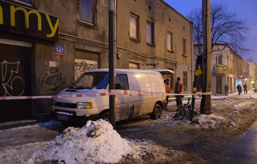 Nocny wypadek na ul. Rzgowskiej. Tir wjechał w zakład krawiecki [zdjęcia, FILM]