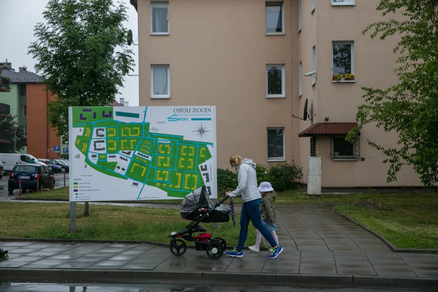 Kraków. Na Złocieniu rządzą deweloperzy. Nie ma tu miejsca dla szkoły [ZDJĘCIA]