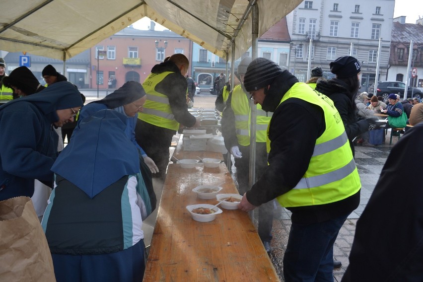 Częstochowa: Wigilia dla ubogich na Starym Rynku [ZDJĘCIA]