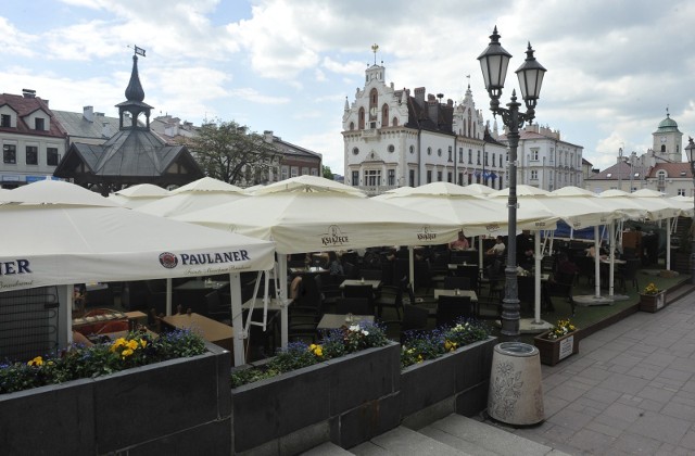 Jedna z uchwał, którymi zajmą się rzeszowscy radni, dotyczyć będzie obniżki czynszu za letnie ogródki w Rynku