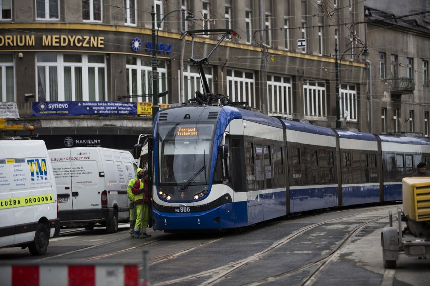 Kraków. Pierwsze tramwaje przejechały przebudowaną ulicą Basztową