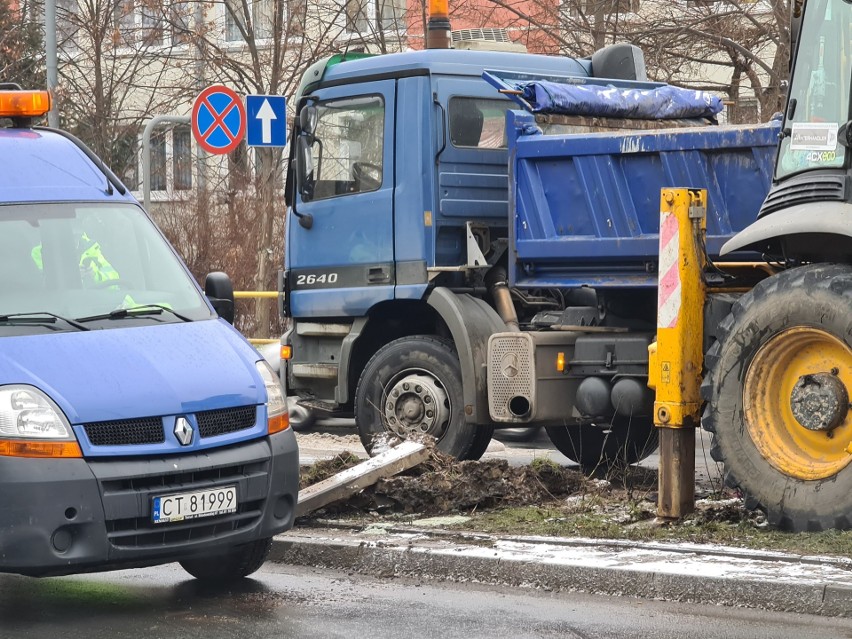 Awaria na Grudziądzkiej! Pękła rura, są utrudnienia w ruchu!