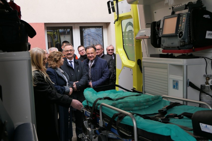 Lipski szpital ma do dyspozycji nową karetkę pogotowia.