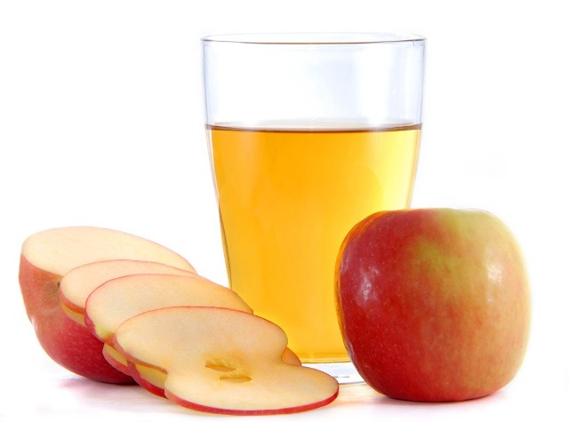 Jedna szklanka soku (250ml) do posiłku odpowiada dokładnie jednej porcji owoców.