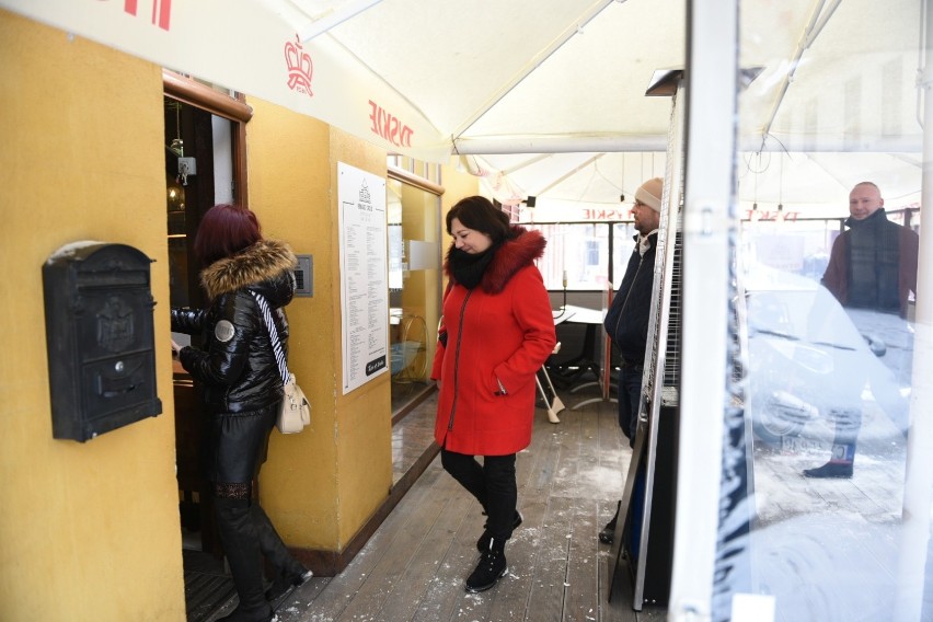 "Smaki Indii" w Toruniu otwarte mimo zakazu! Zobacz zdjęcia