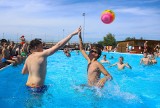 Impreza All Day Beach Party na basenach letnich na Skarpie. Zobacz jak było! [zdjęcia]