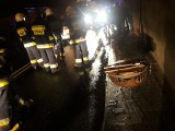 Iłża. Tragiczny nocny wypadek na ulicy Błazińskiej. Samochód wjechał w uczestników "barabanienia". Cztery osoby ranne [zdjęcia]