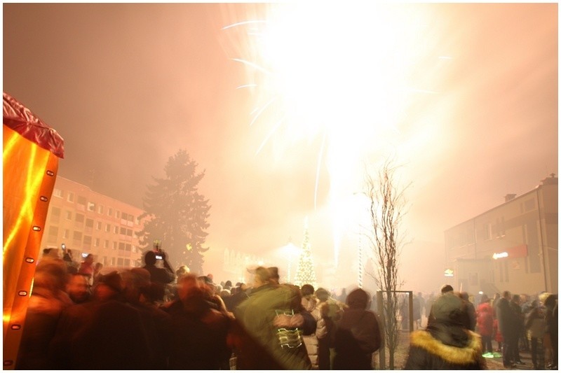 Z muzyką, tańcem i wystrzałami korków od szampana Mońki...