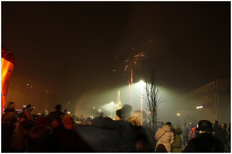 Z muzyką, tańcem i wystrzałami korków od szampana Mońki...