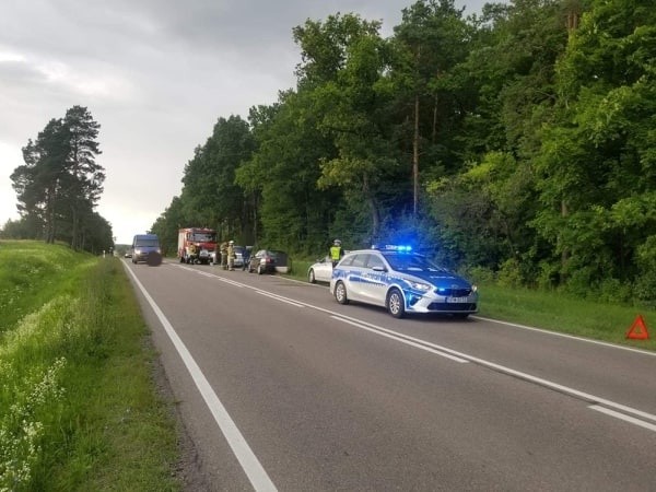 Knyszyn. Poważny wypadek. Zderzenie trzech samochodów osobowych na trasie Mońki-Białystok. Ranna kobieta trafiła do szpitala (zdjęcia)