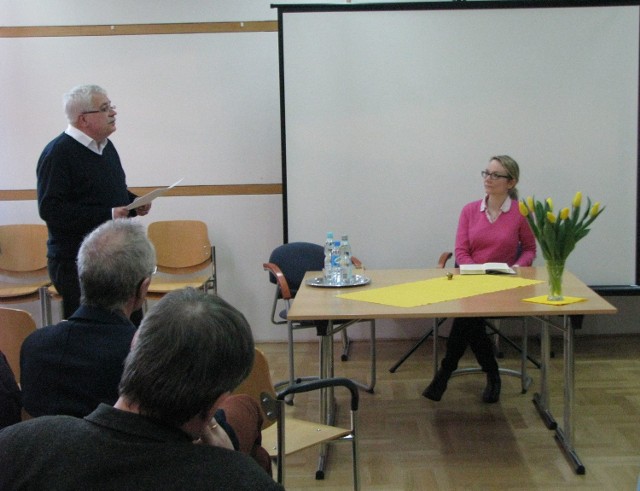 Spotkanie z Sabriną Janesch Biblioteka Caritas zorganizowała we współpracy z Instytutem Goethego w Krakowie. Publiczność przybyła licznie, by posłuchać jej prozy.