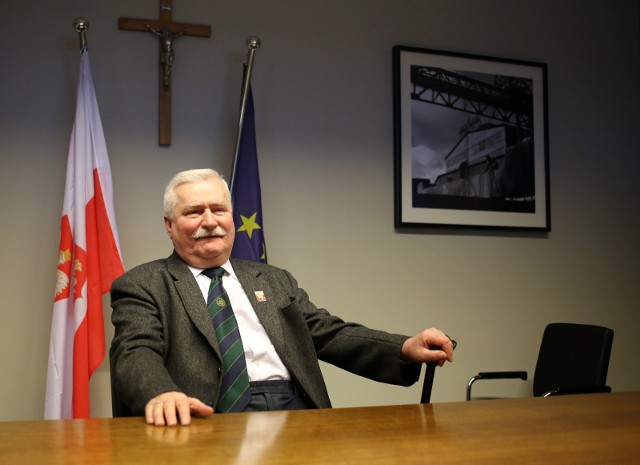 Lech Wałęsa w swoim biurze w ECS