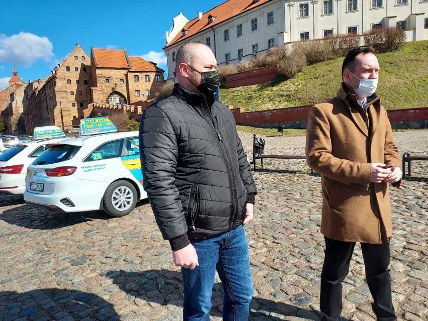 Łukasz Lubiatowski z Merc Taxi i poseł Tomasz Szymański z...