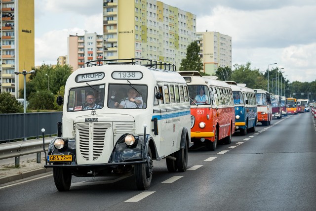 Z kolei na parkingu Łuczniczki proponowany jest zlot zabytkowych autobusów z całej Polski, połączony z prezentacją pojazdów, paradą ulicami miasta, bezpłatnymi liniami specjalnymi.