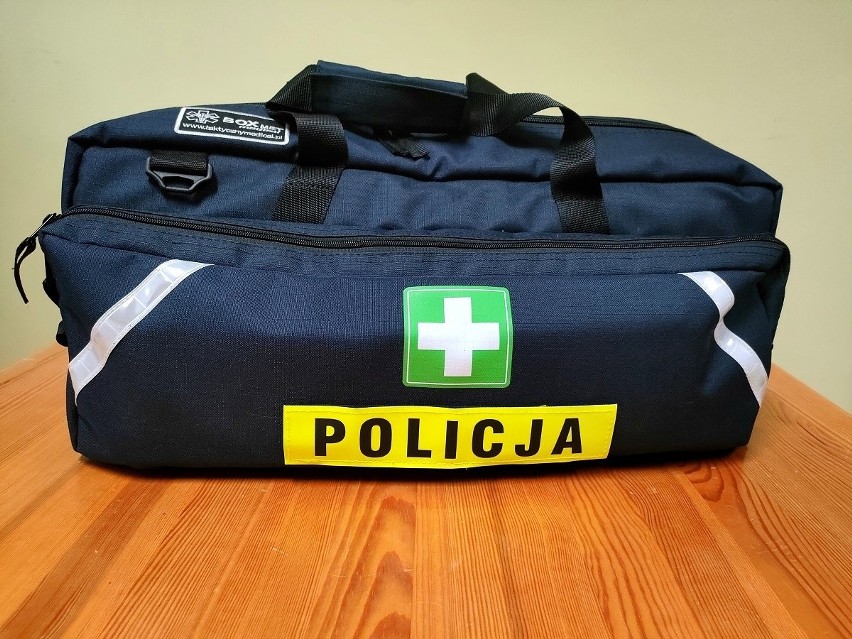 Policja w Śliwicach dostała od wójta torbę medyczną. Mundurowi będą mogli pomagać [zdjęcia]
