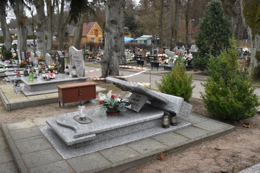 Wandale zniszczyli nagrobki na cmentarzu w Prabutach. To efekt sylwestrowej "zabawy" [ZDJĘCIA]