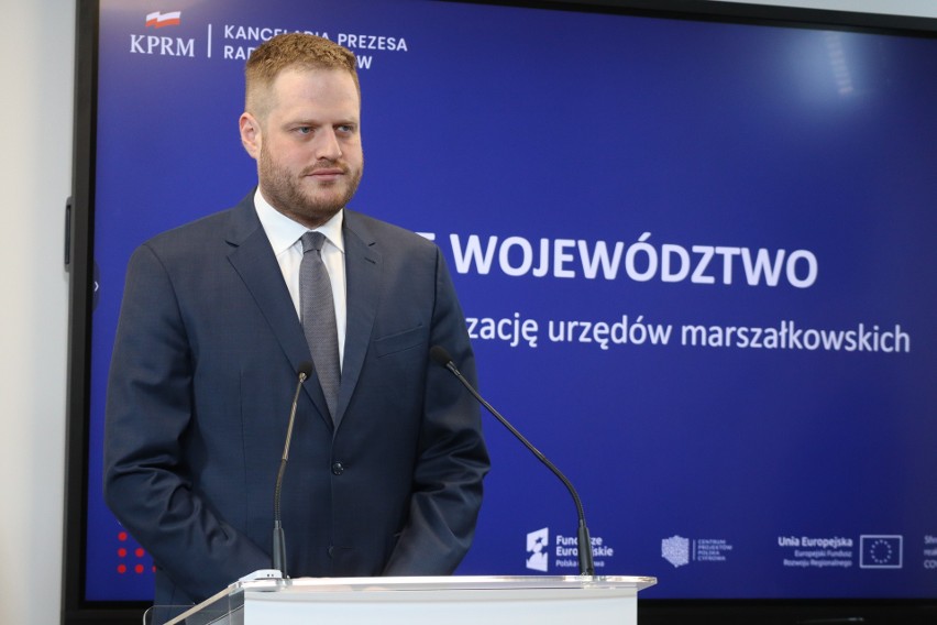 Janusz Cieszyński, Minister Cyfryzacji, przedstawił w Łodzi założenia konkursu „Cyfrowe Województwo" Sprawdź, jaką kwotę można otrzymać 
