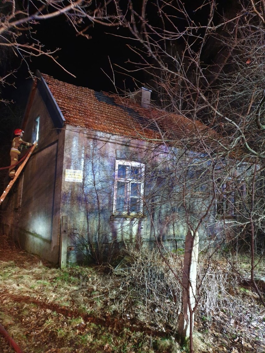 Pożar niezamieszkanego domu w miejscowości Błaszków.