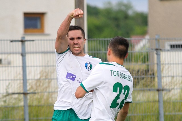 Piłkarze TOR-u Dobrzeń Wielki wygrali po raz 19. w tym sezonie i nadal bardzo poważnie liczą się w grze o awans do 4 ligi.