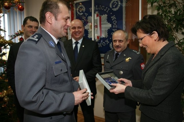 Ewę Kopacz uhonorował szef radomskiej policji Roman Jaśkiewicz. 