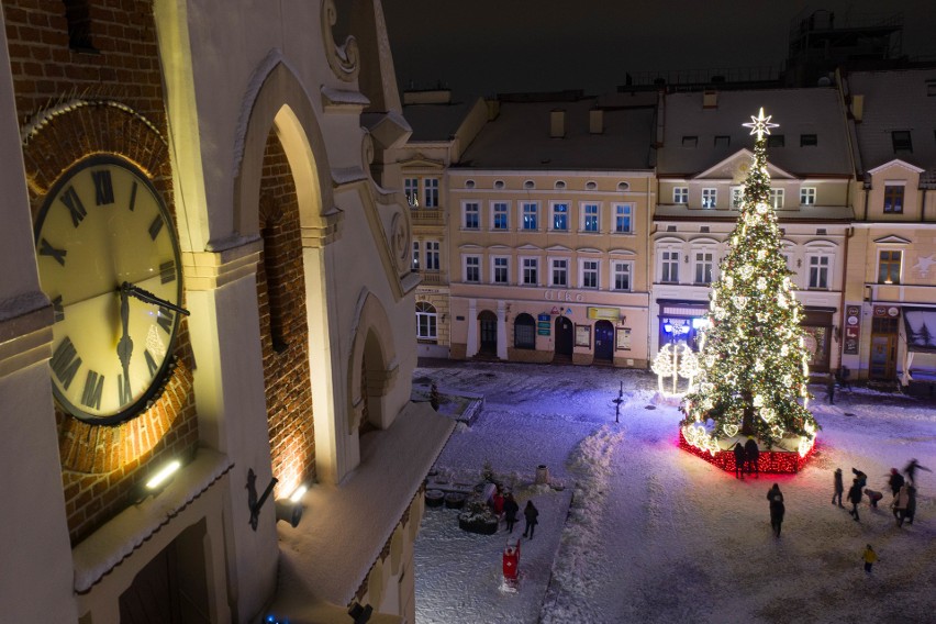 Rzeszowski rynek w zimowej scenerii [ZDJĘCIA]